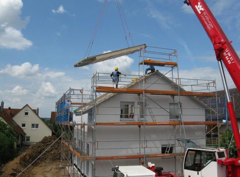 Ons team Bouwhekken voor diverse toepassingen op een bouwplaats, gebruikt voor veiligheid en afbakening van werkzones