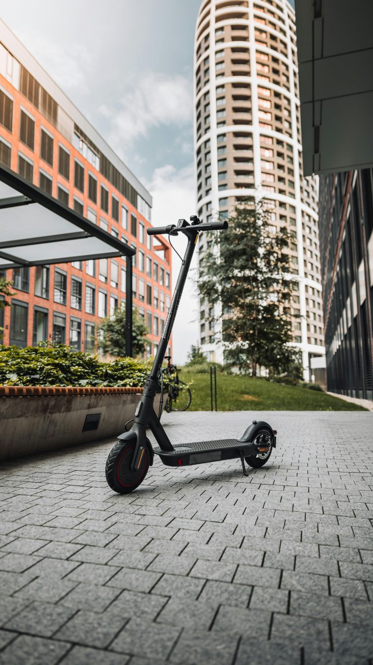 Ons team Helvei elektrische step met modern design voor duurzaam stadsvervoer