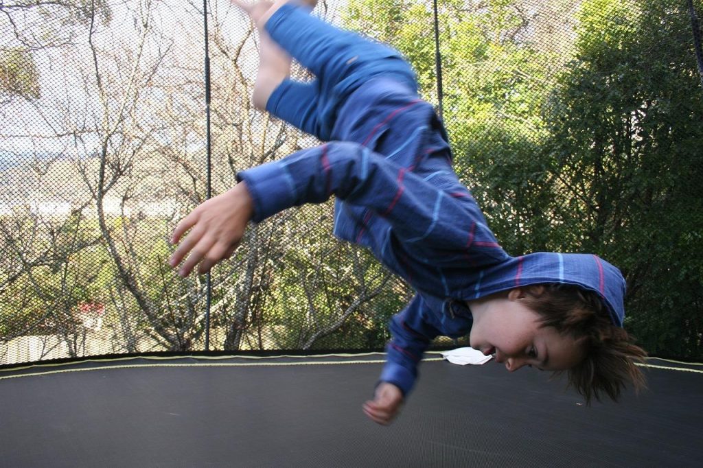 Gezondheidsvoordelen van trampoline springen: cardio, spierkracht, balans en stressvermindering